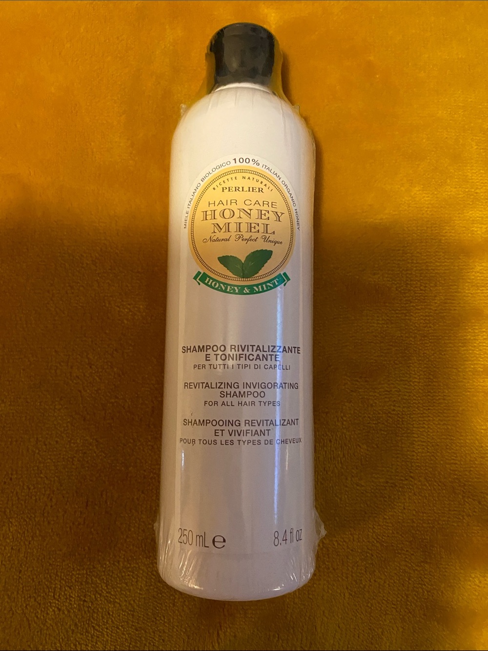 Perlier Honey & Mint Revitalizing Shampoo - White